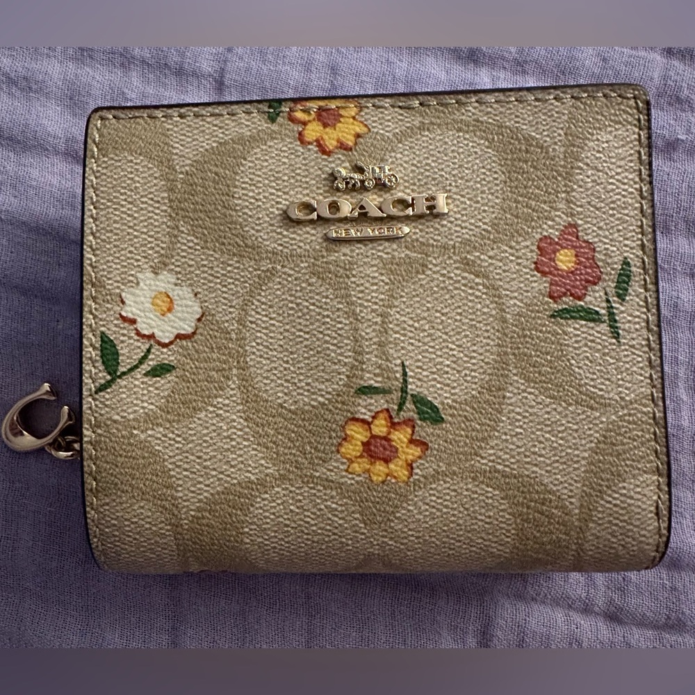 EUC Coach Signature Canvas Ditsy Snap Flowers Print Bifold Wallet Light Khaki